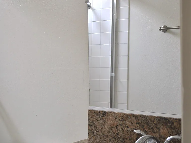 1385 Kelton Ave — Photo 9