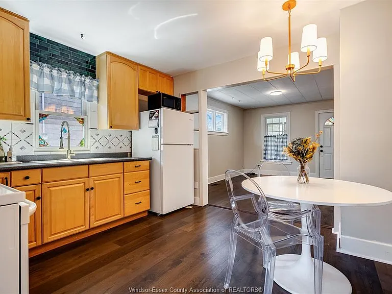 1062 Lena Ave — Photo 8