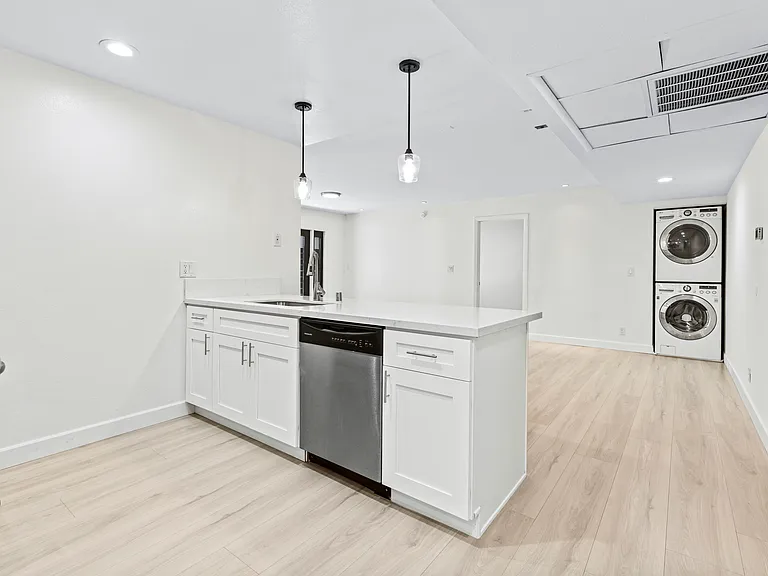 2121 Beloit Ave #112 — Photo 5