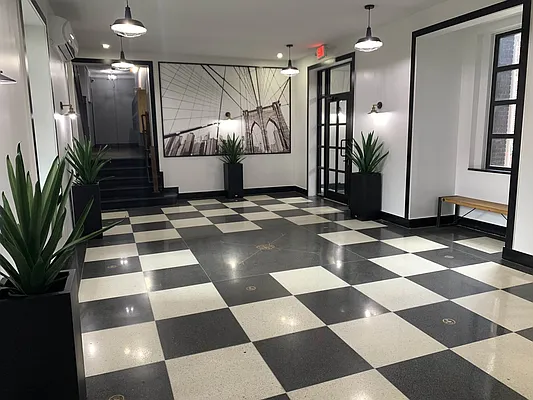 Rented by Tapiro Realty | media 62