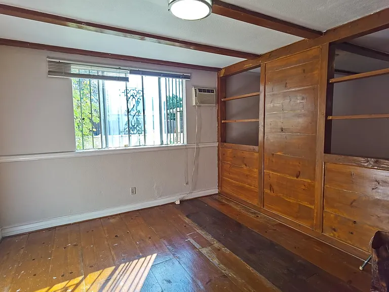 11411 Thienes Ave — Photo 6