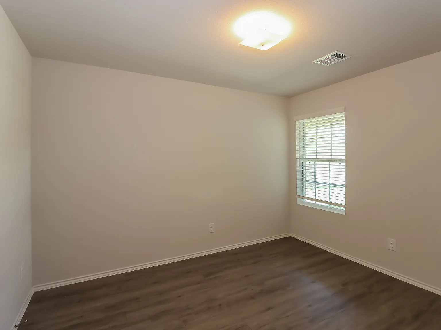 3 bed, 1398 sqft, $1,700 — Photo 3