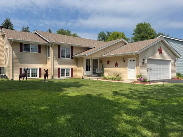 500 Benedict Dr SW, Poplar Grove, IL 61065