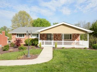 28 Farmcrest Dr, Cecil, PA 15321