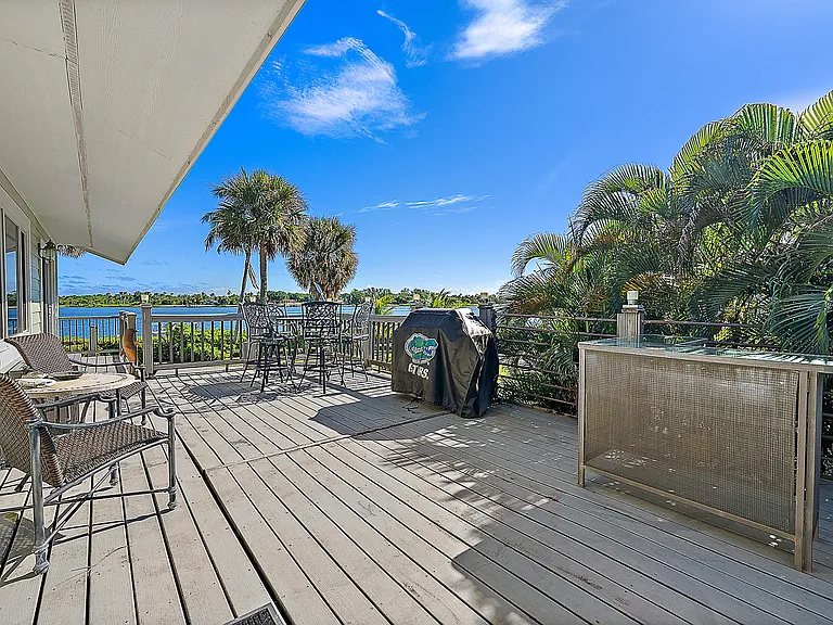 12140 SE Indian River Dr N — Photo 14