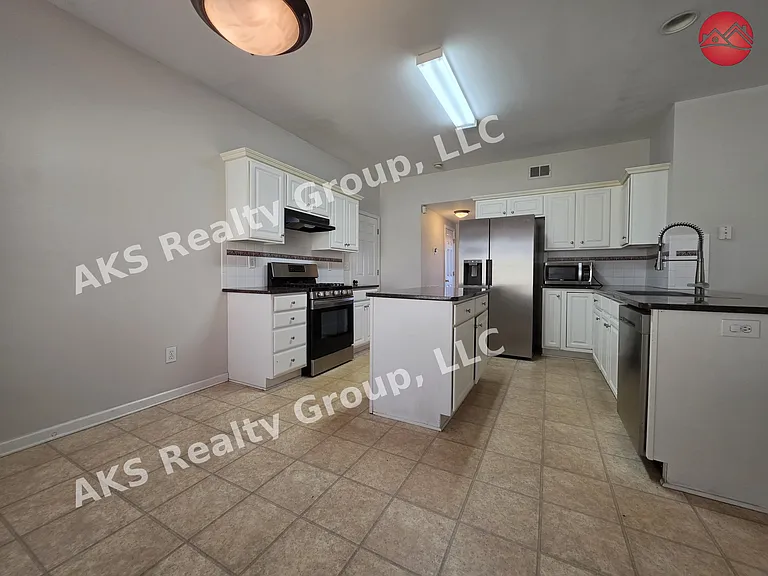 1108 Colony Trl — Photo 6