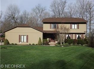 9480 Woodview Dr, Macedonia, OH 44056