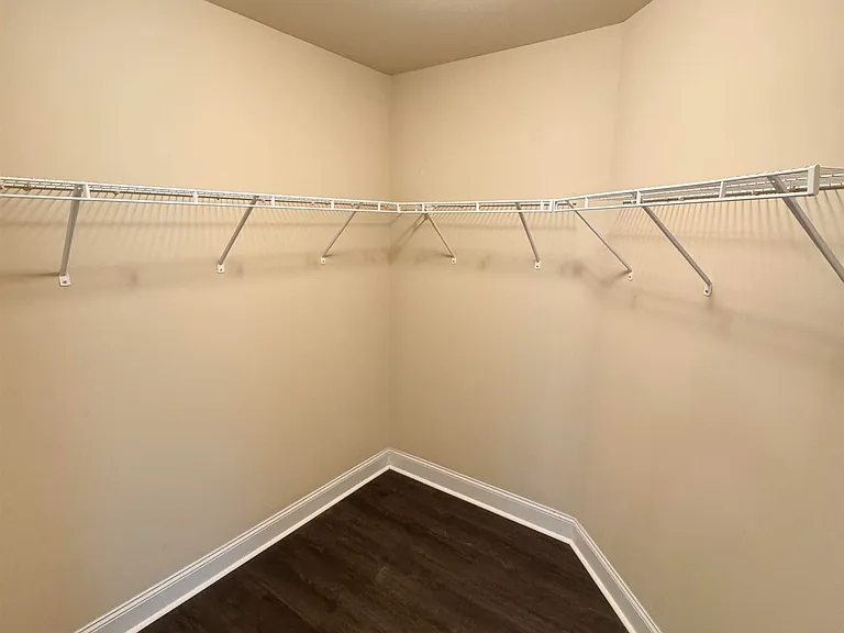 202 Ashbrook Cir — Photo 11