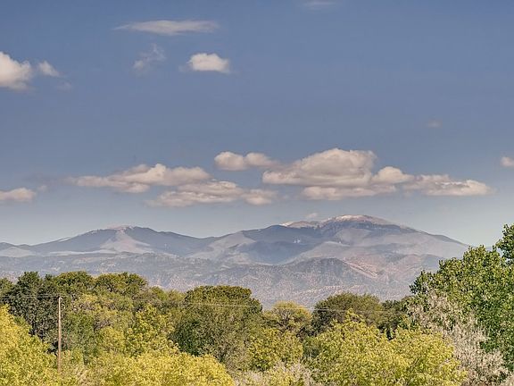 3rd image of 40 Cresencio Ln