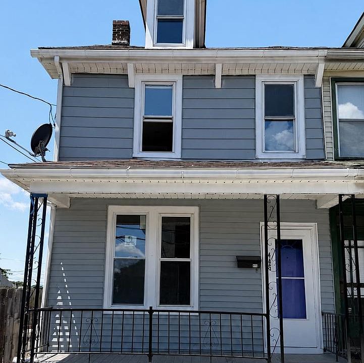 1st image of 445 N 3rd Ave