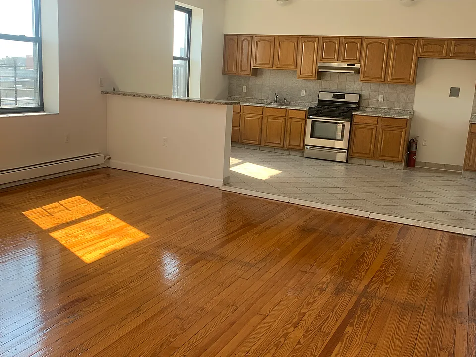7 Star Realty LLC