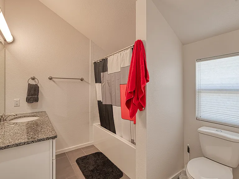 2180 W Alameda St #24 — Photo 27