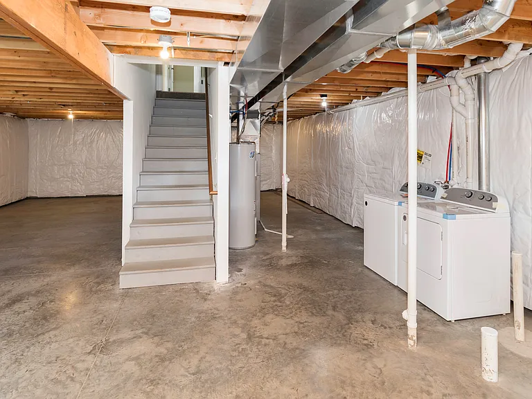 311 E Diehl Ave — Photo 12