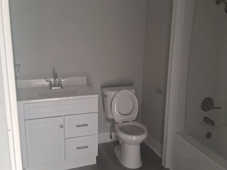 209 S Chestnut St — Photo 3