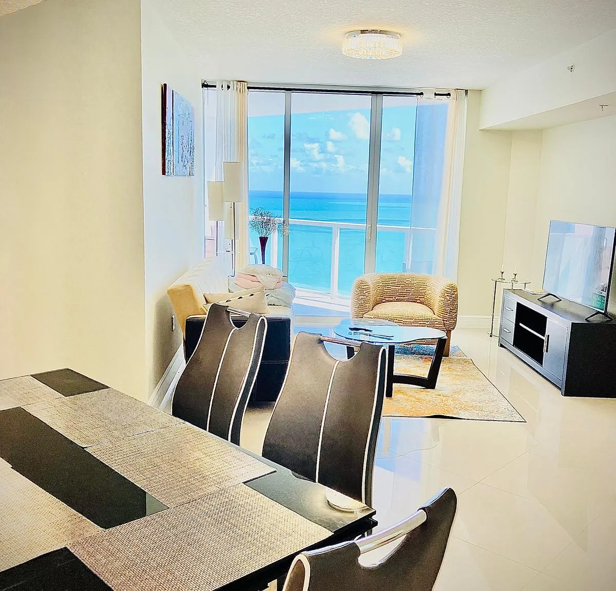 1 bed, 1.5 bath, 1000 sqft, $5,000 — Photo 4