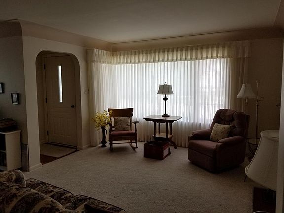 5th image of 406 W Campbell St