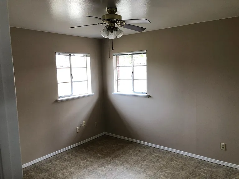 5717 Bainbridge Ave — Photo 7