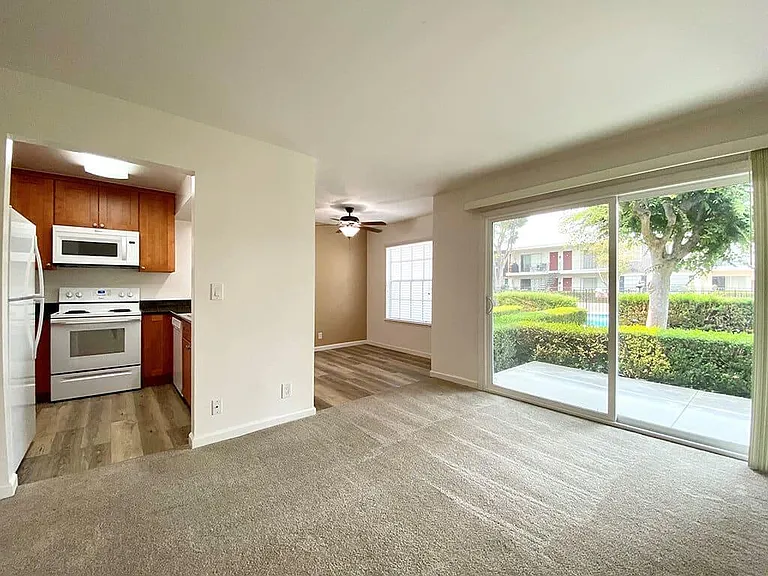 Normandy Park Apartments — Photo 10