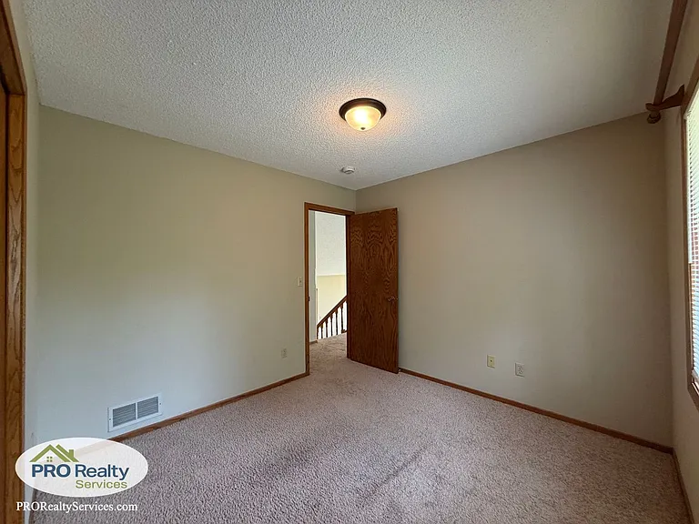 5642 Royal Oaks Dr — Photo 12