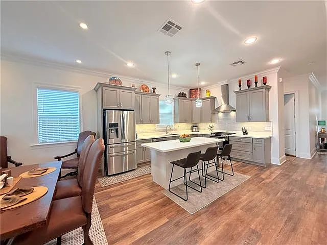 3 bed, 2.5 bath, 2202 sqft, $5,000 — Photo 3