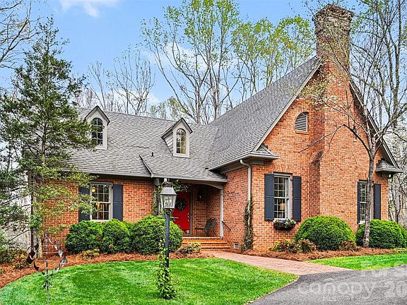 3rd image of 212 Deerchase Rd