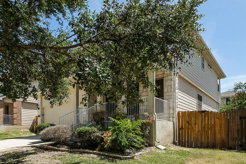 5 bed, 3.5 bath, 2415 sqft, $2,040 — Photo 4