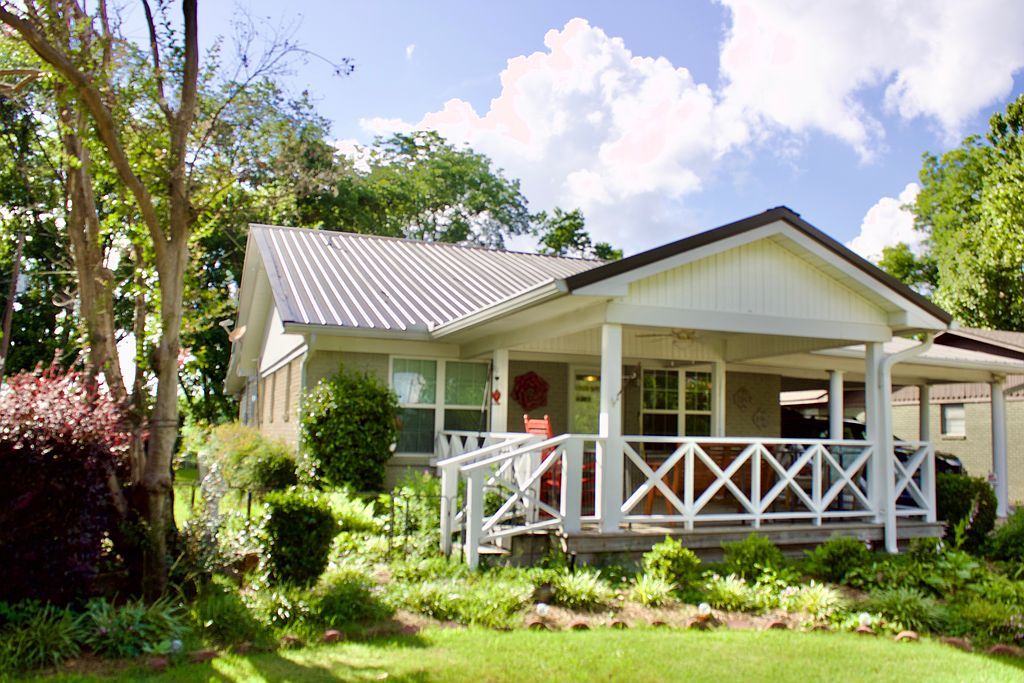 2737 Lakeshore Dr N - Property Image