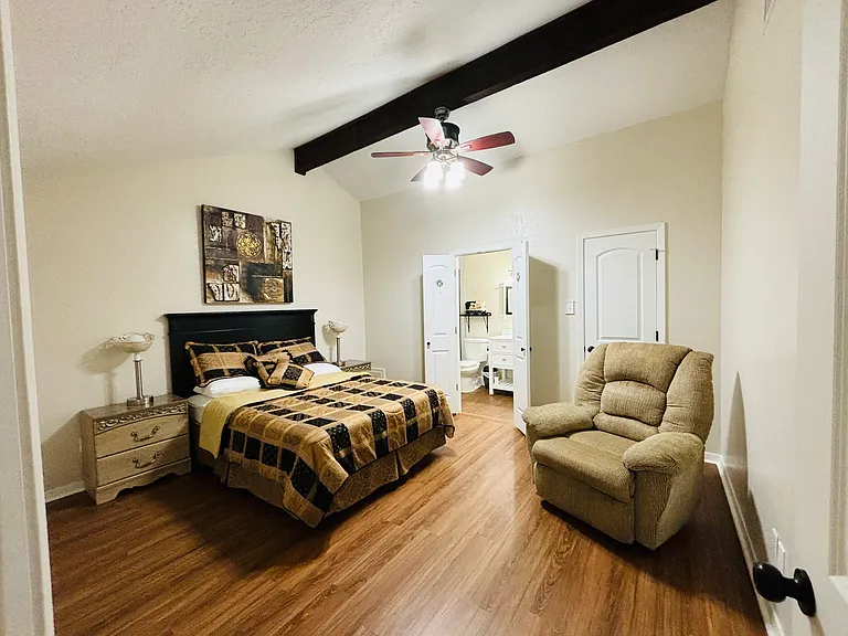 Ray Dr — Photo 3