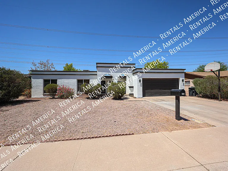 2902 W Straford Dr — Photo 5