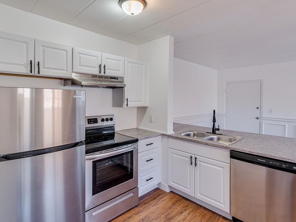 1st image of 4000 Ledgewood Dr APT 1