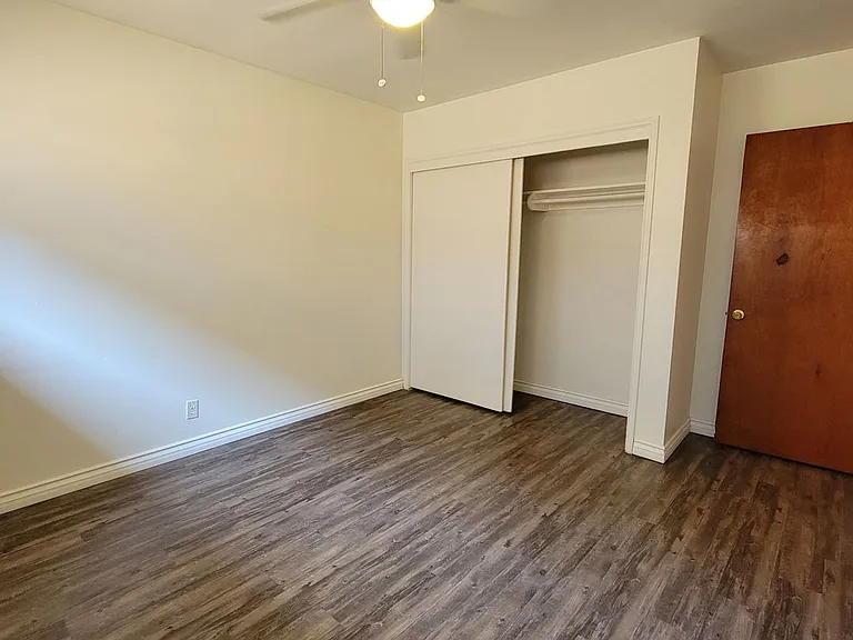 4882 Cape May Ave. — Photo 46