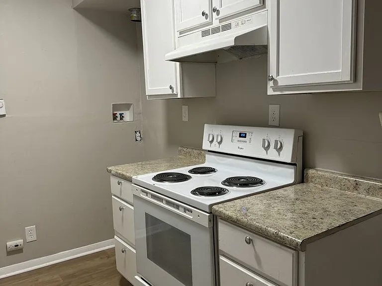 6028 Laurel Hall Dr — Photo 11