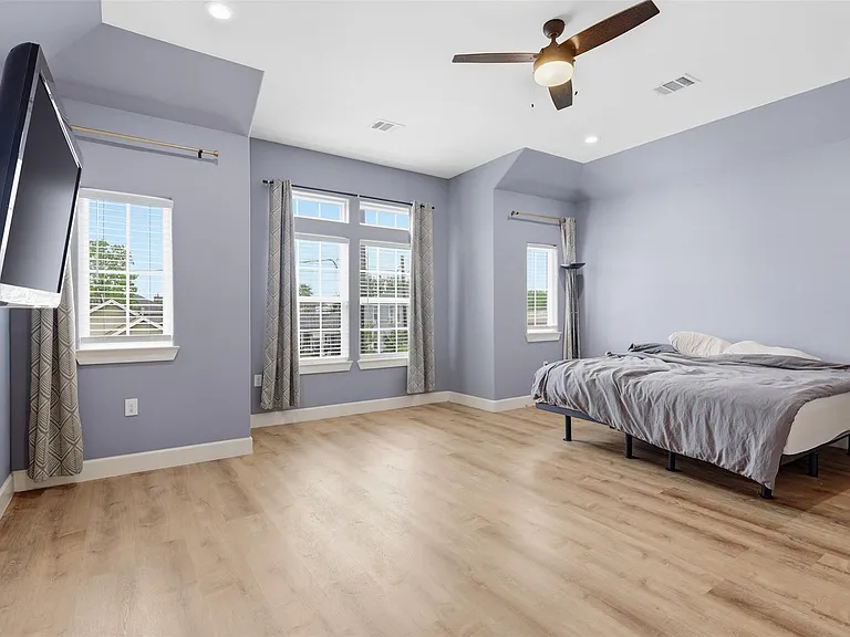 6734 Avenue P — Photo 14