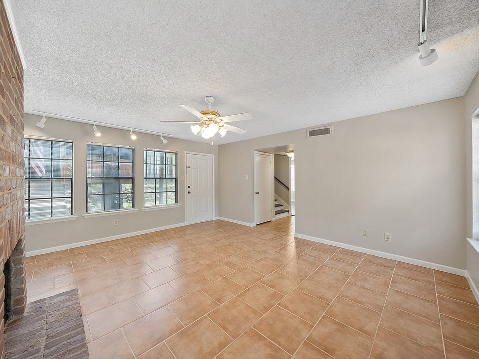 1st Living Area