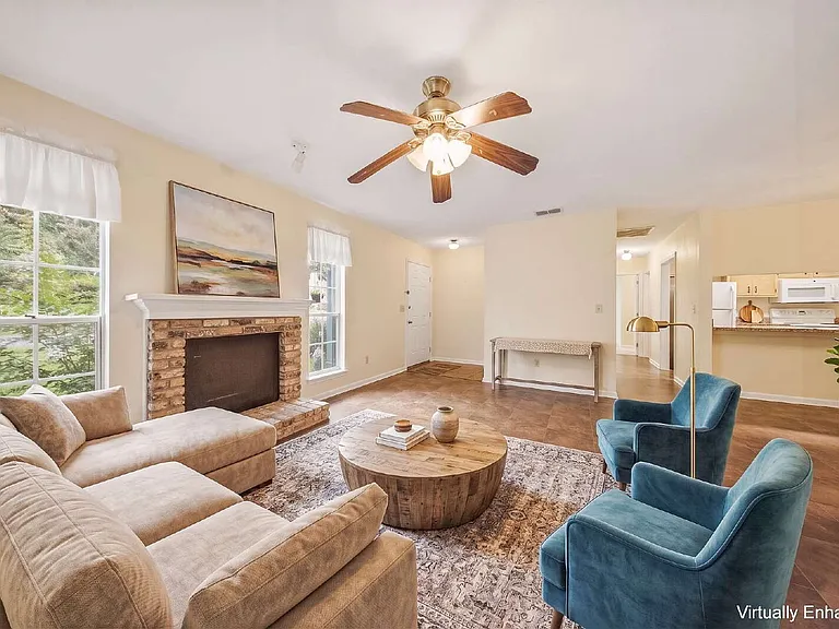 1402 Sturbridge Pl — Photo 3