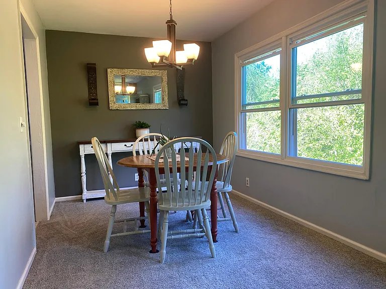 DR NOW HAS LVP. PIC IS OF PREVIOUS TENANT FURNITURE PLACEMENT