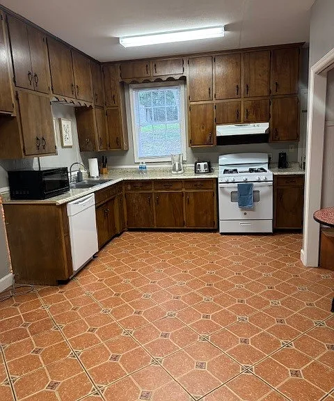 Full kitchen, stocked with pots/pans, etc.
