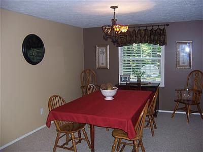 4th image of 886 Laurel Glens Dr