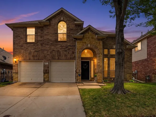 2451 Beachview Dr, Grand Prairie, TX 75054