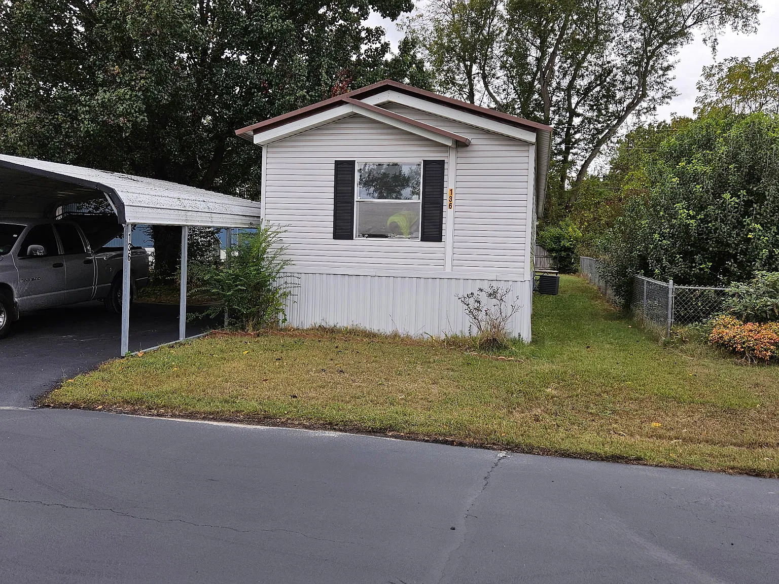 3 bed, 1000 sqft, $1,000 — Photo 1