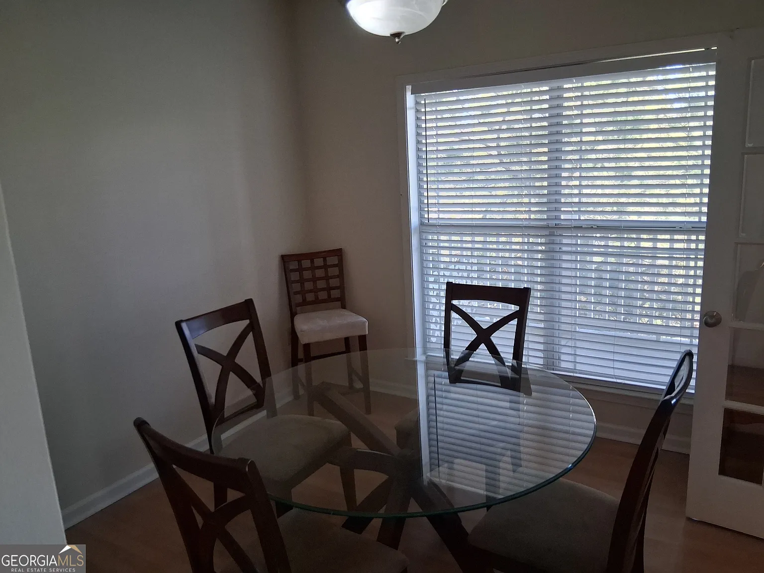 3 bed, 2.0 bath, 1394 sqft, $2,295 — Photo 3