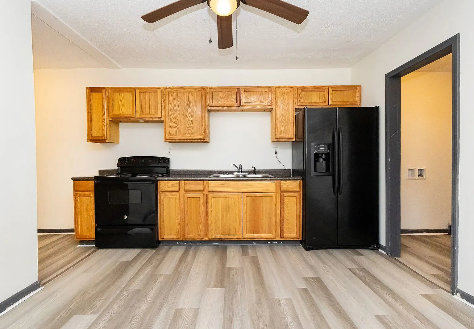 2 bed, 1.0 bath, $1,025 — Photo 3