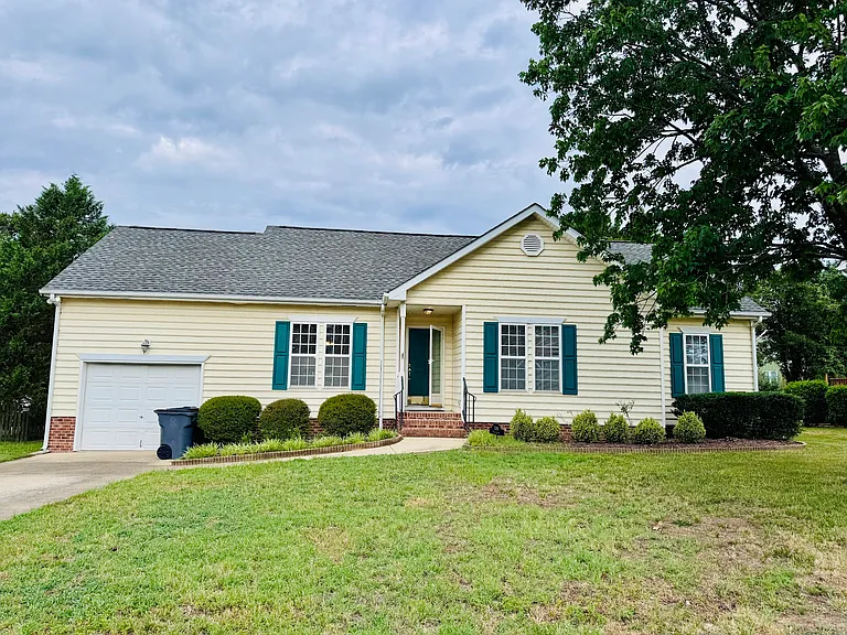 320 Springside Dr — Photo 1