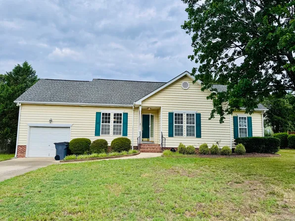 320 Springside Dr, Holly Springs, NC 27540