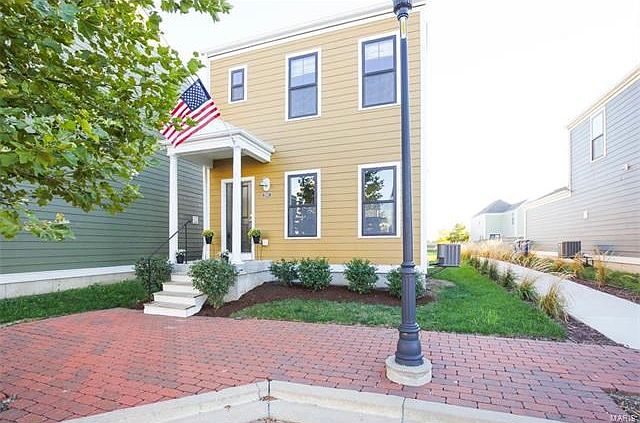 New Town Charmer located on a cobblestone street.