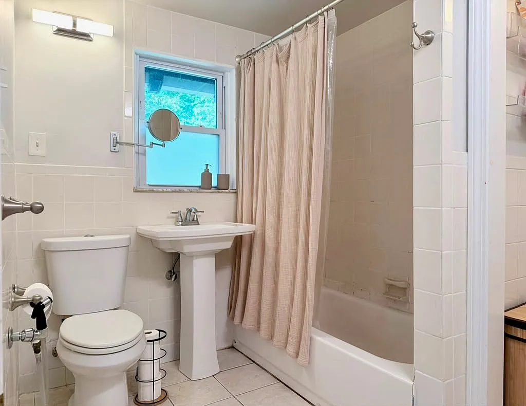3 bed, 3.0 bath, $3,995 — Photo 2
