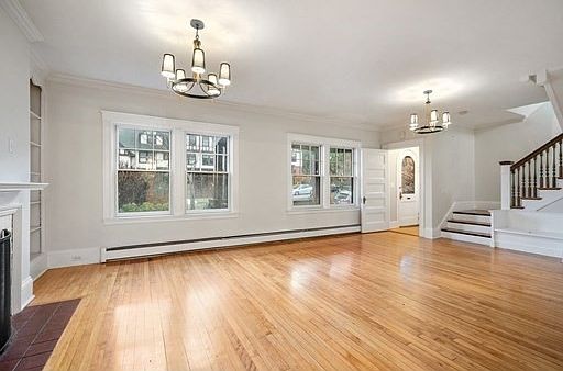 1st image of 15 Eaton Ct #15