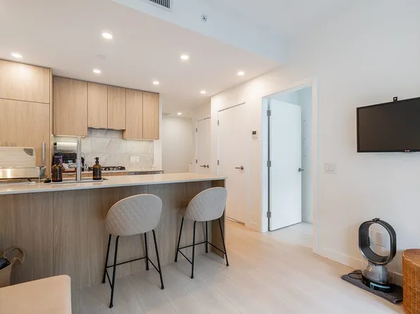 626 Claremont St #708, Coquitlam, BC V3J 0T1