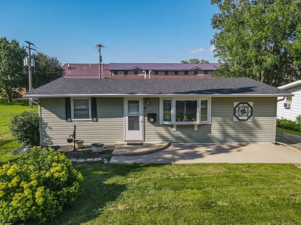 147 E 5th St, Manteno, IL 60950