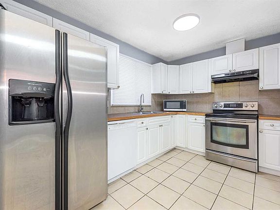 3rd image of 5071 E Whitestone Way NE